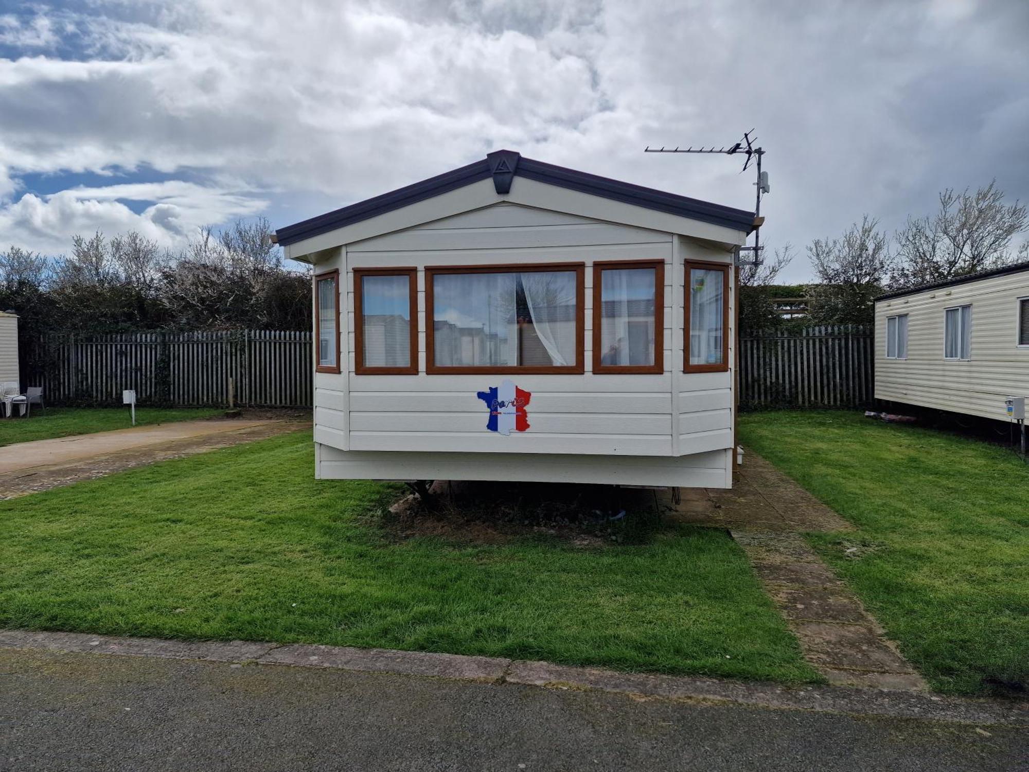 Hotel Plot 203 Paris Rhyl Esterno foto